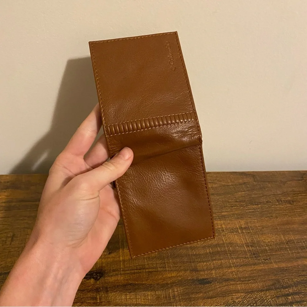 Columbia Light Brown Leather Fold Wallet